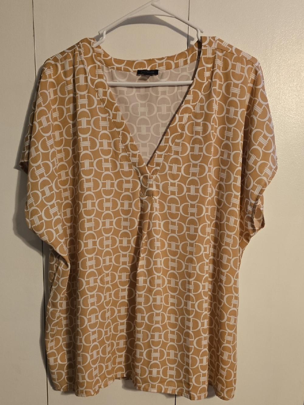 Ann Taylor Tan & White Geometric V-Neck Blouse